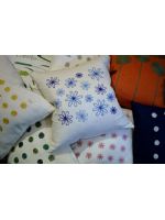 Handbroderade kudda fr. 495:-